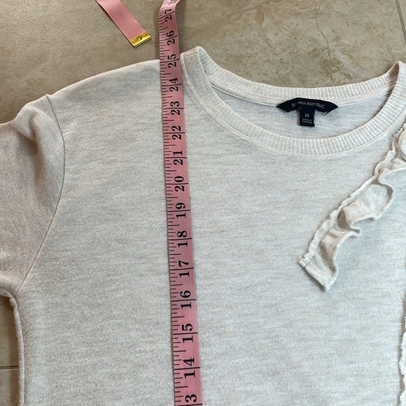 Banana Republic Women’s Sweater Lightweight Ruffle Trim Long Sleeve Cream Size M - Picture 9 of 10